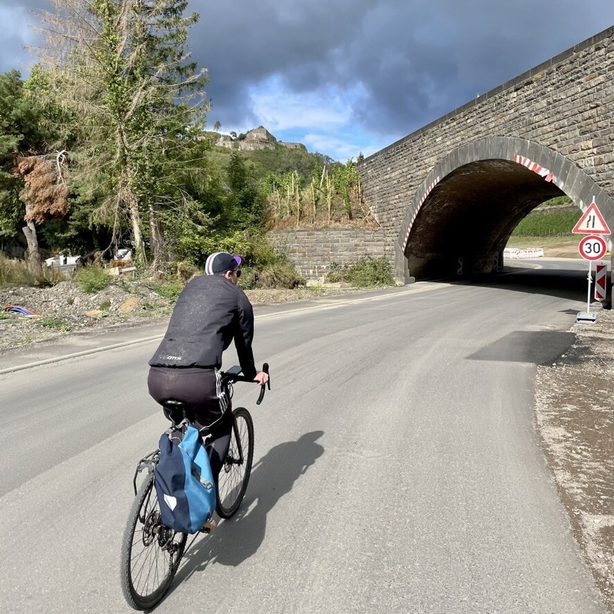 Fahrradfahren im Ahrtal auf neuen Straßen